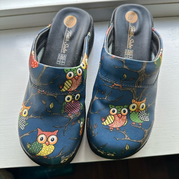 Clogs - Picture 2 of 5